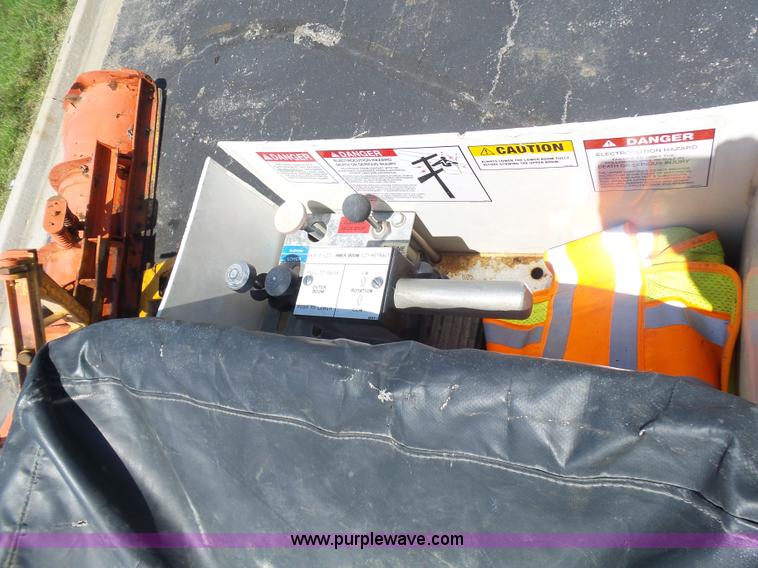 image for item L7115 2009 Ford F550 Super Duty bucket truck