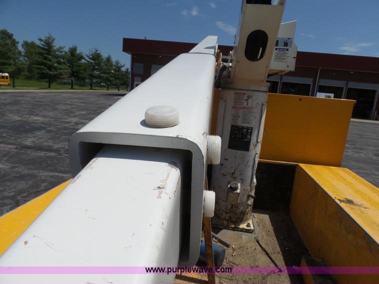 image for item L7115 2009 Ford F550 Super Duty bucket truck