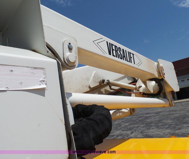 image for item L7115 2009 Ford F550 Super Duty bucket truck