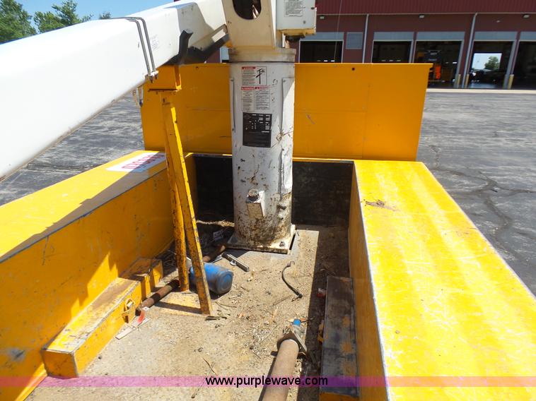 image for item L7115 2009 Ford F550 Super Duty bucket truck