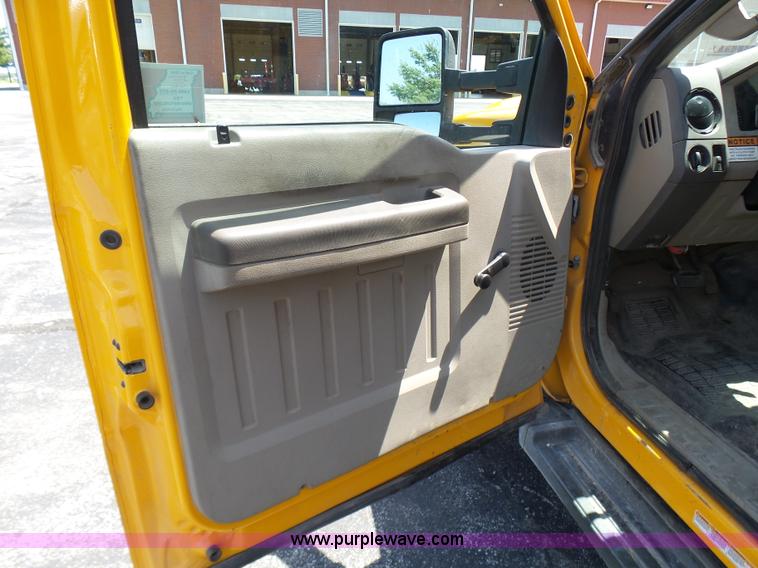 image for item L7115 2009 Ford F550 Super Duty bucket truck