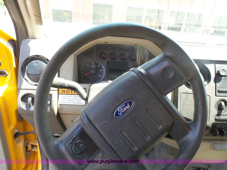 image for item L7115 2009 Ford F550 Super Duty bucket truck