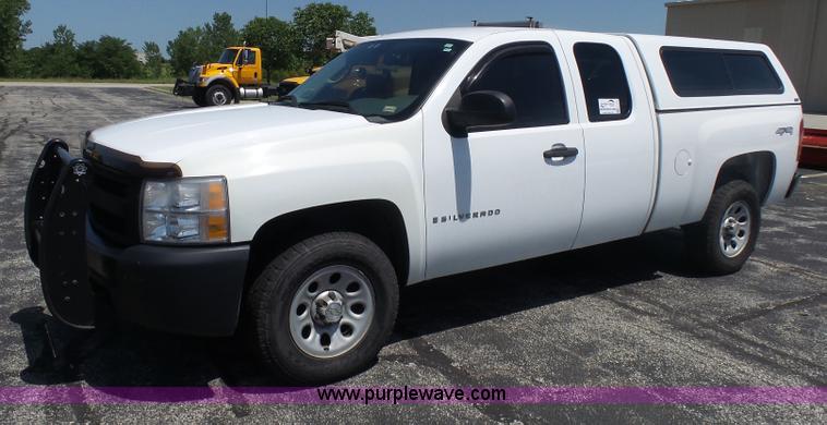 image for item L7116 2008 Chevrolet Silverado 1500 Ext. Cab pickup truck