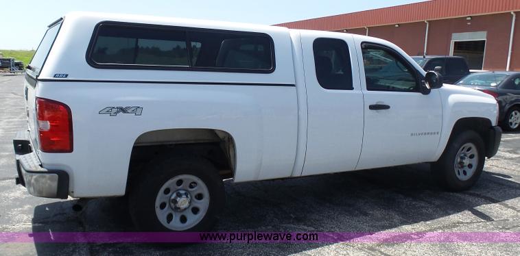 image for item L7116 2008 Chevrolet Silverado 1500 Ext. Cab pickup truck