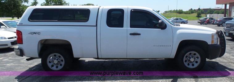 image for item L7116 2008 Chevrolet Silverado 1500 Ext. Cab pickup truck