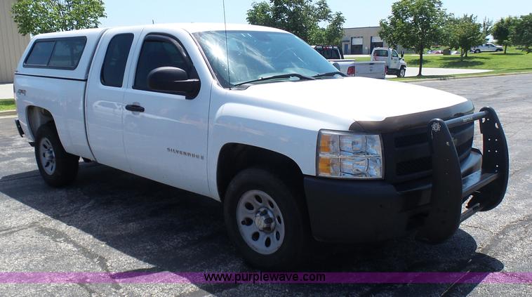 image for item L7116 2008 Chevrolet Silverado 1500 Ext. Cab pickup truck