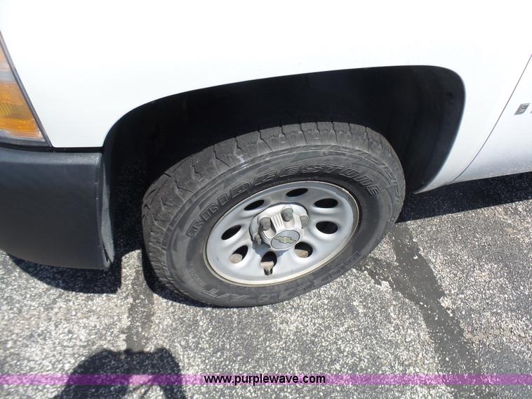 image for item L7116 2008 Chevrolet Silverado 1500 Ext. Cab pickup truck