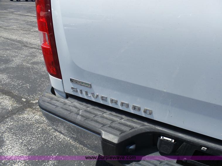 image for item L7116 2008 Chevrolet Silverado 1500 Ext. Cab pickup truck