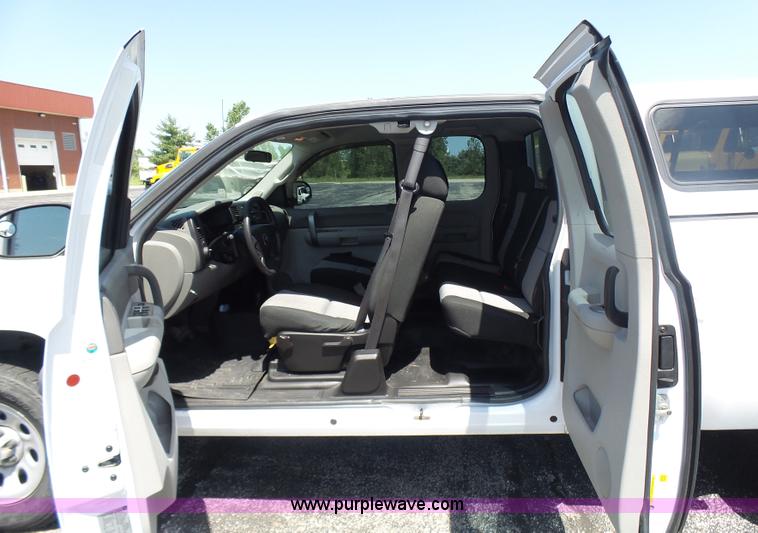 image for item L7116 2008 Chevrolet Silverado 1500 Ext. Cab pickup truck