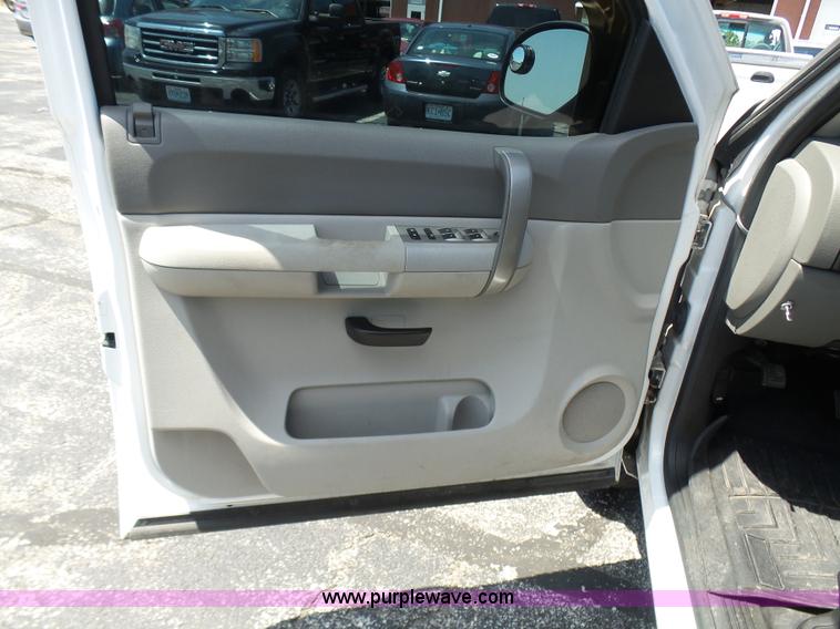 image for item L7116 2008 Chevrolet Silverado 1500 Ext. Cab pickup truck