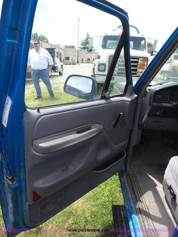 image for item AG9167 1995 Ford F150 SuperCab pickup truck