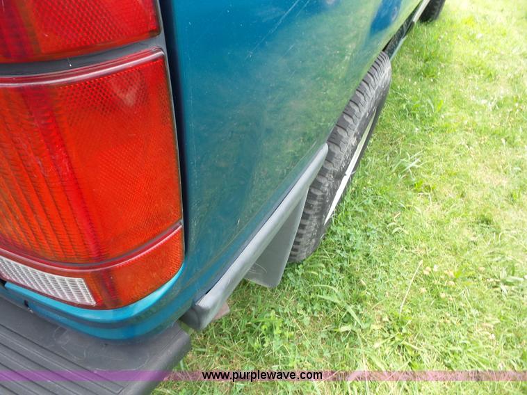 image for item AG9168 1994 Ford Explorer SUV