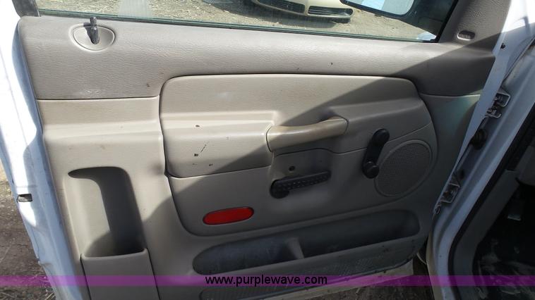 image for item AO9885 2004 Dodge Ram 1500 pickup truck