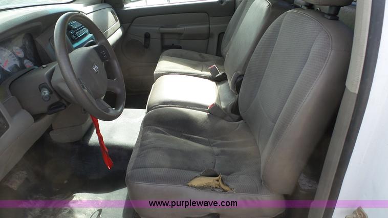 image for item AO9885 2004 Dodge Ram 1500 pickup truck