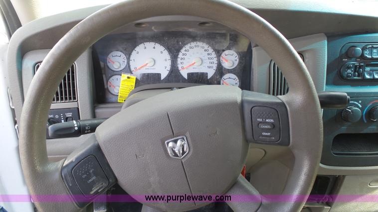 image for item AO9885 2004 Dodge Ram 1500 pickup truck