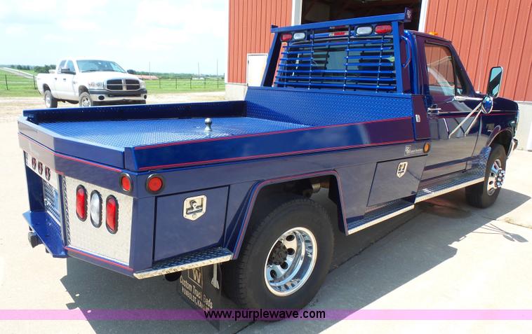 image for item BV9651 1996 Ford F450 Super Duty flatbed truck