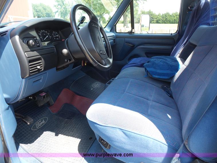 image for item BV9651 1996 Ford F450 Super Duty flatbed truck