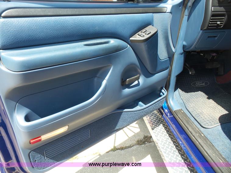 image for item BV9651 1996 Ford F450 Super Duty flatbed truck