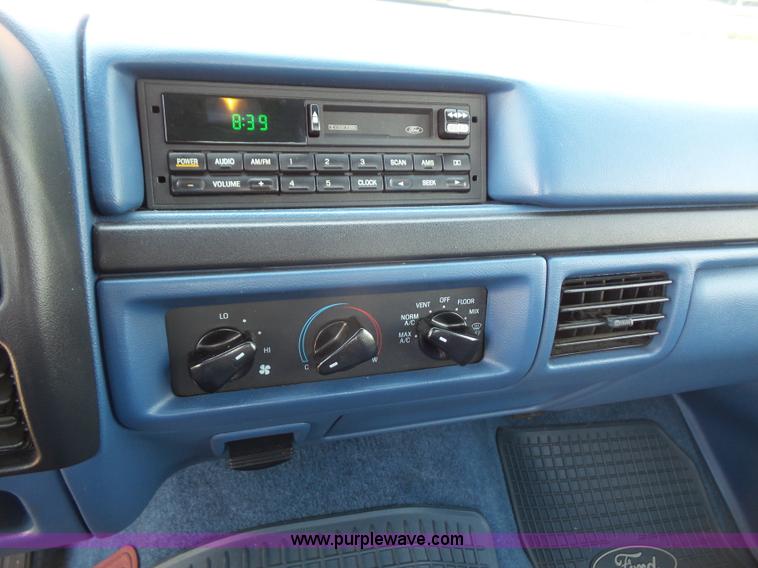 image for item BV9651 1996 Ford F450 Super Duty flatbed truck