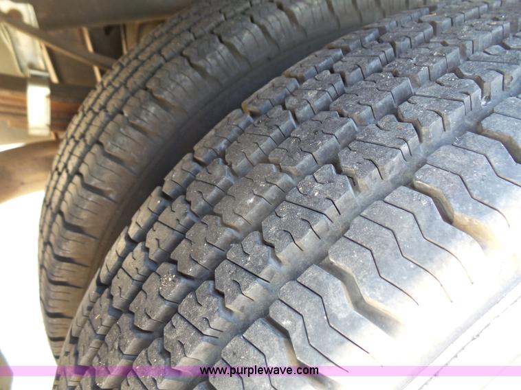 image for item BV9651 1996 Ford F450 Super Duty flatbed truck