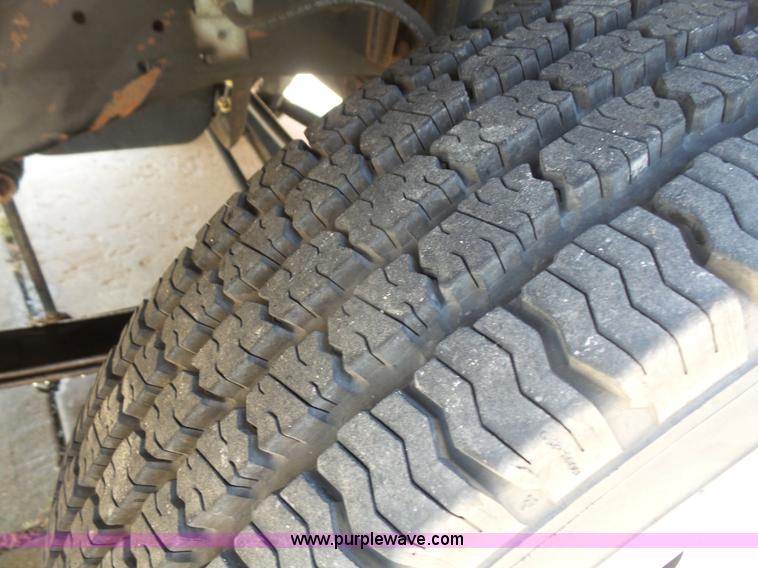 image for item BV9651 1996 Ford F450 Super Duty flatbed truck