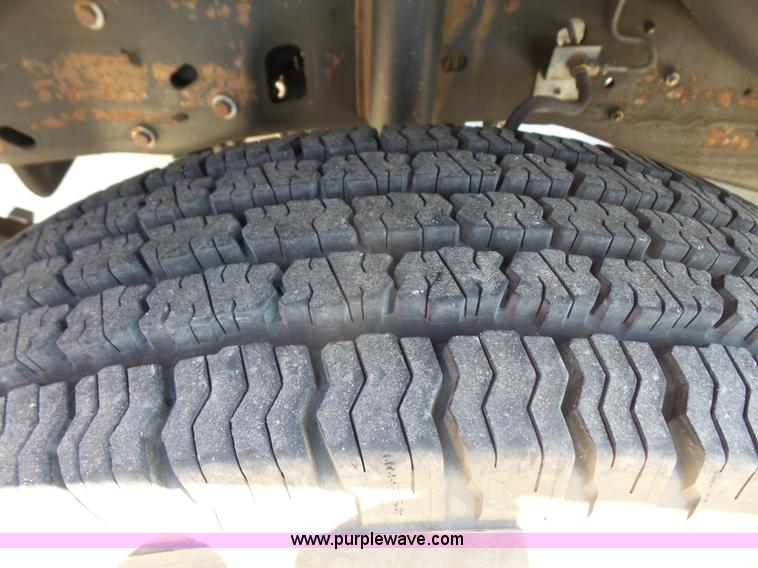 image for item BV9651 1996 Ford F450 Super Duty flatbed truck