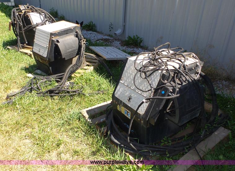 image for item BX9133 (3) Thermo King auxiliary power units