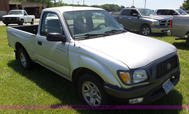 image for item BZ9578 2002 Toyota Tacoma pickup truck