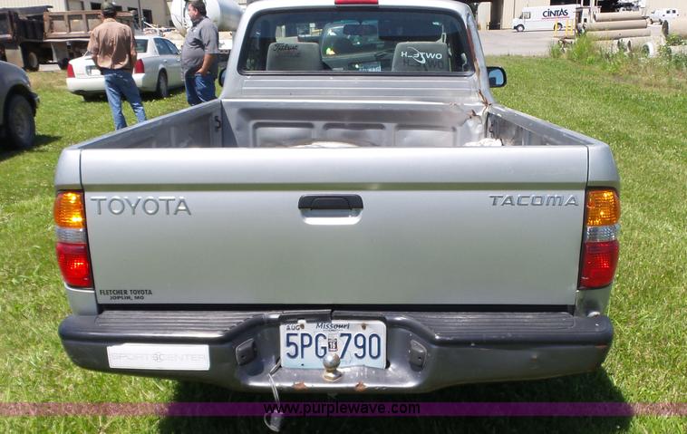 image for item BZ9578 2002 Toyota Tacoma pickup truck