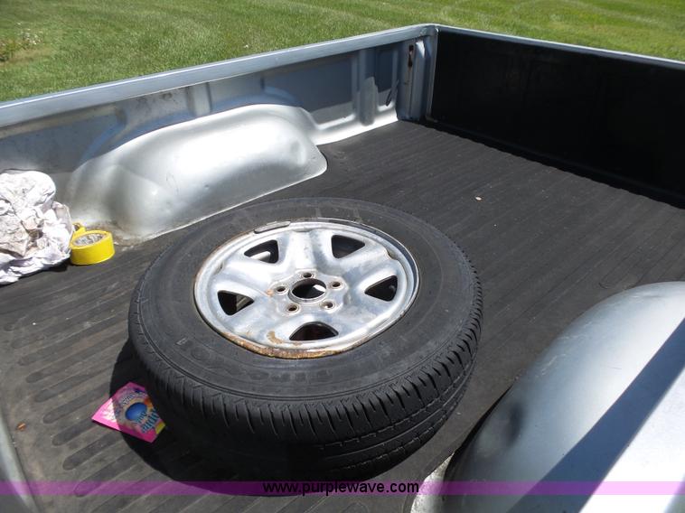 image for item BZ9578 2002 Toyota Tacoma pickup truck