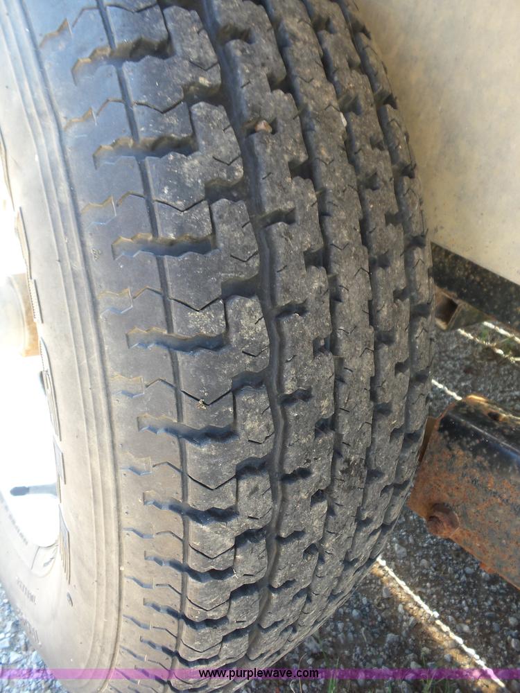 image for item BZ9606 2009 PJ 520 tilt deck trailer