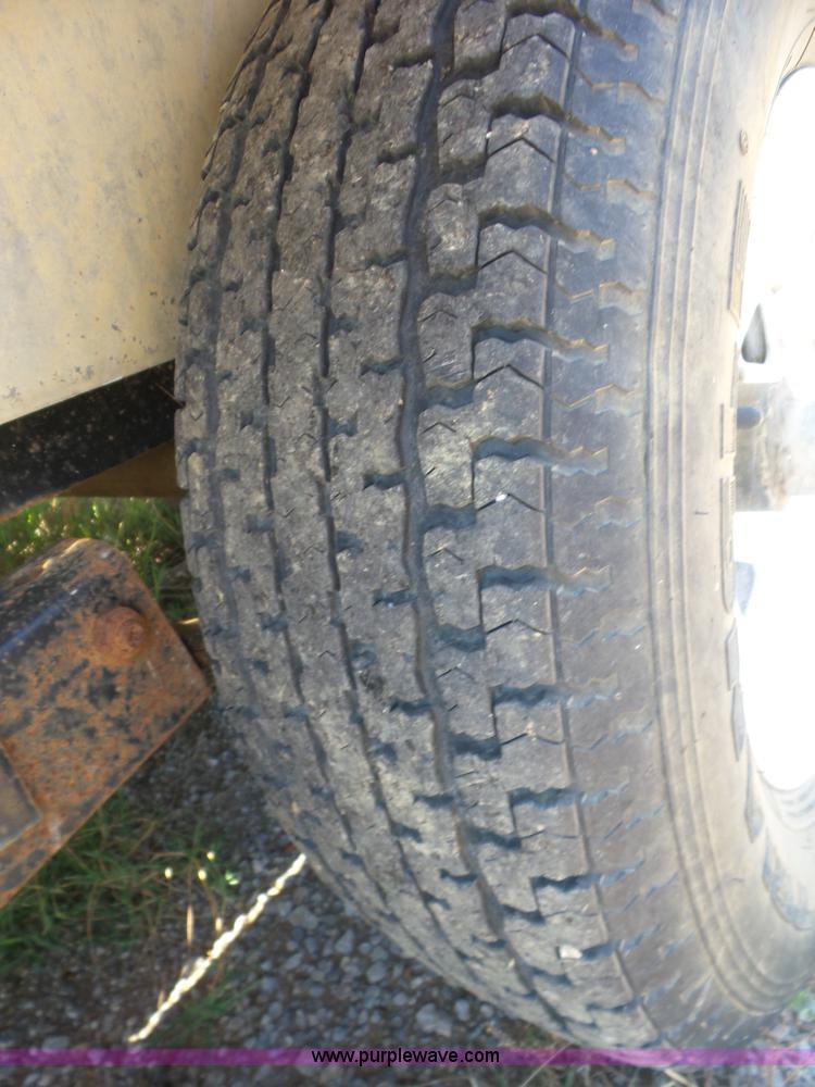 image for item BZ9606 2009 PJ 520 tilt deck trailer