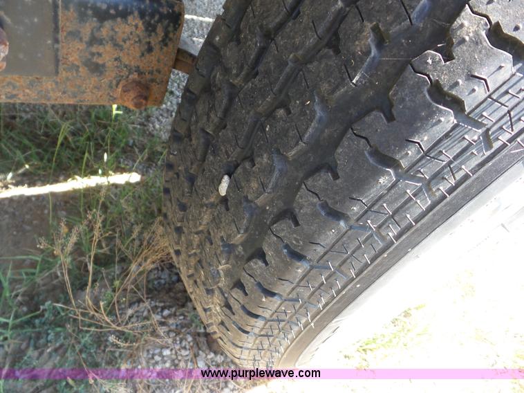 image for item BZ9606 2009 PJ 520 tilt deck trailer