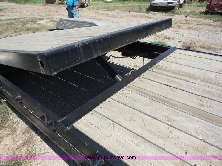 image for item BZ9606 2009 PJ 520 tilt deck trailer
