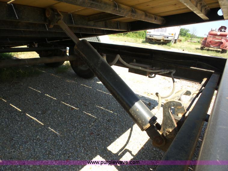 image for item BZ9606 2009 PJ 520 tilt deck trailer