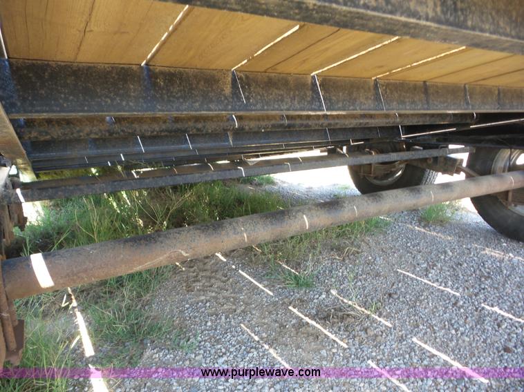 image for item BZ9606 2009 PJ 520 tilt deck trailer