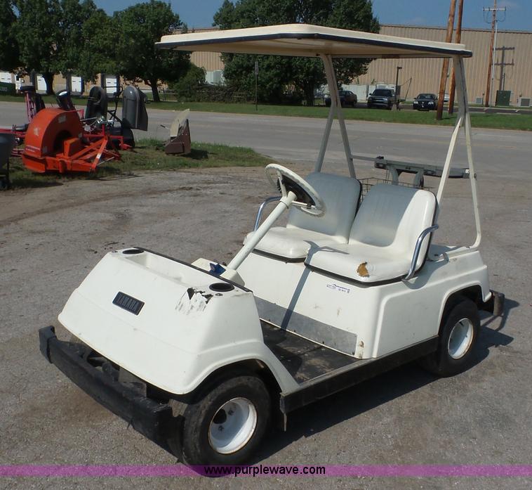 image for item BZ9619 1981 Yamaha GIA golf cart