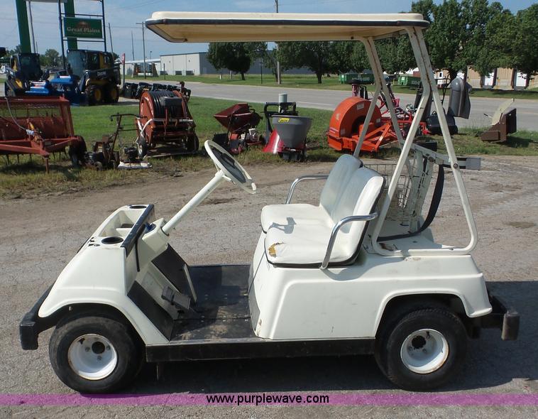 image for item BZ9619 1981 Yamaha GIA golf cart