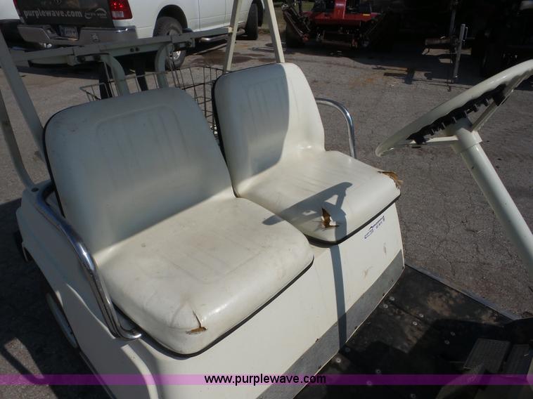 image for item BZ9619 1981 Yamaha GIA golf cart