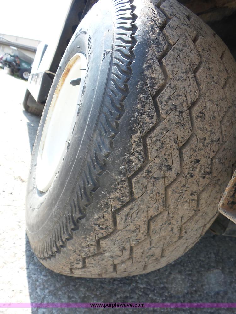 image for item BZ9619 1981 Yamaha GIA golf cart