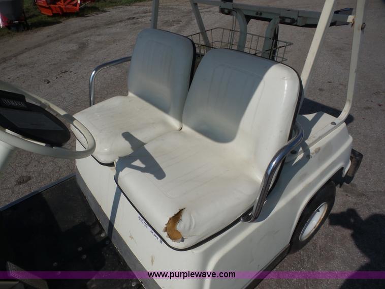 image for item BZ9619 1981 Yamaha GIA golf cart