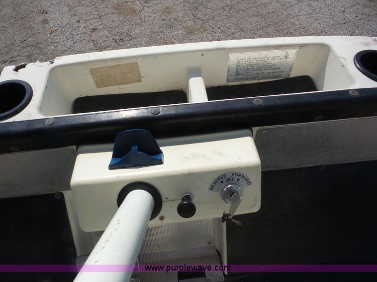 image for item BZ9619 1981 Yamaha GIA golf cart