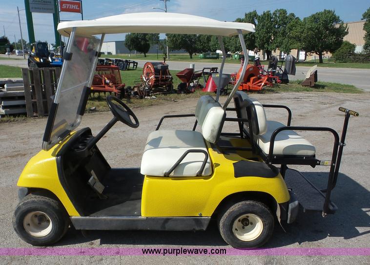 image for item BZ9621 2002 Yamaha G16A golf cart