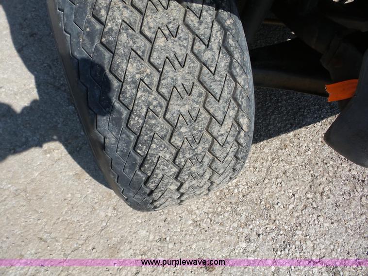 image for item BZ9621 2002 Yamaha G16A golf cart