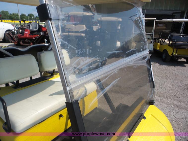 image for item BZ9621 2002 Yamaha G16A golf cart