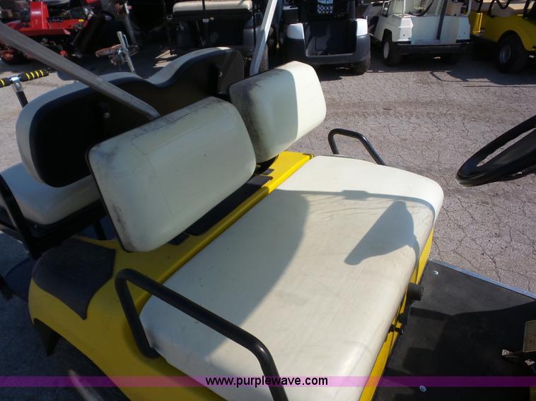 image for item BZ9621 2002 Yamaha G16A golf cart