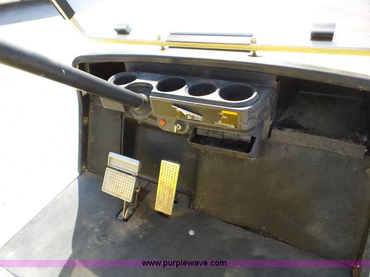 image for item BZ9621 2002 Yamaha G16A golf cart