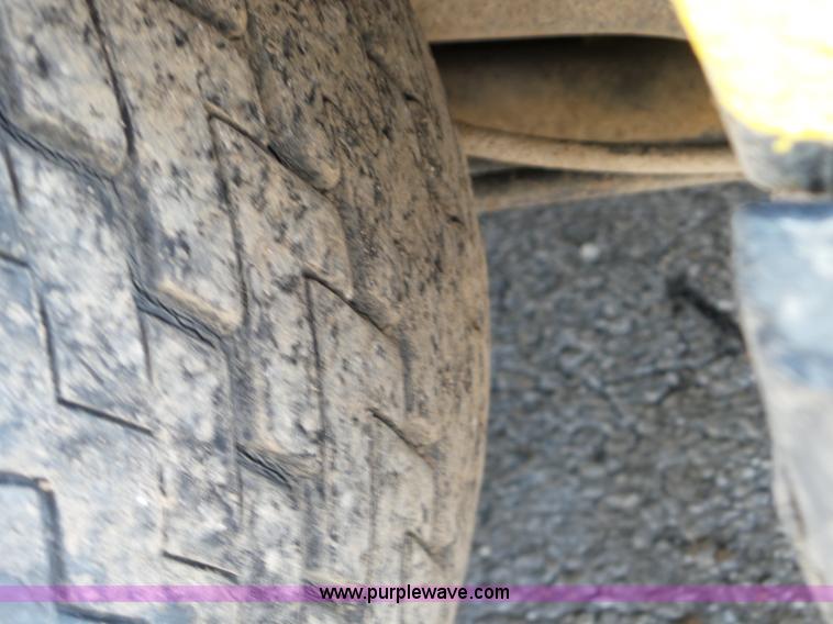 image for item BZ9621 2002 Yamaha G16A golf cart