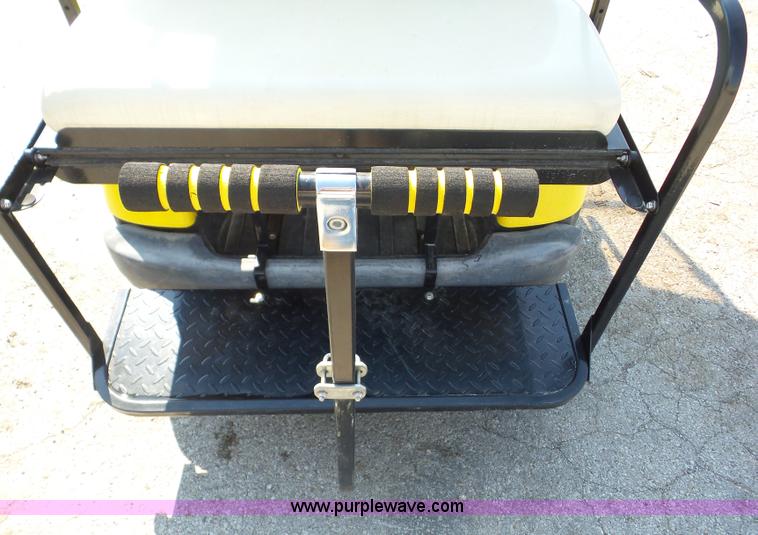 image for item BZ9621 2002 Yamaha G16A golf cart