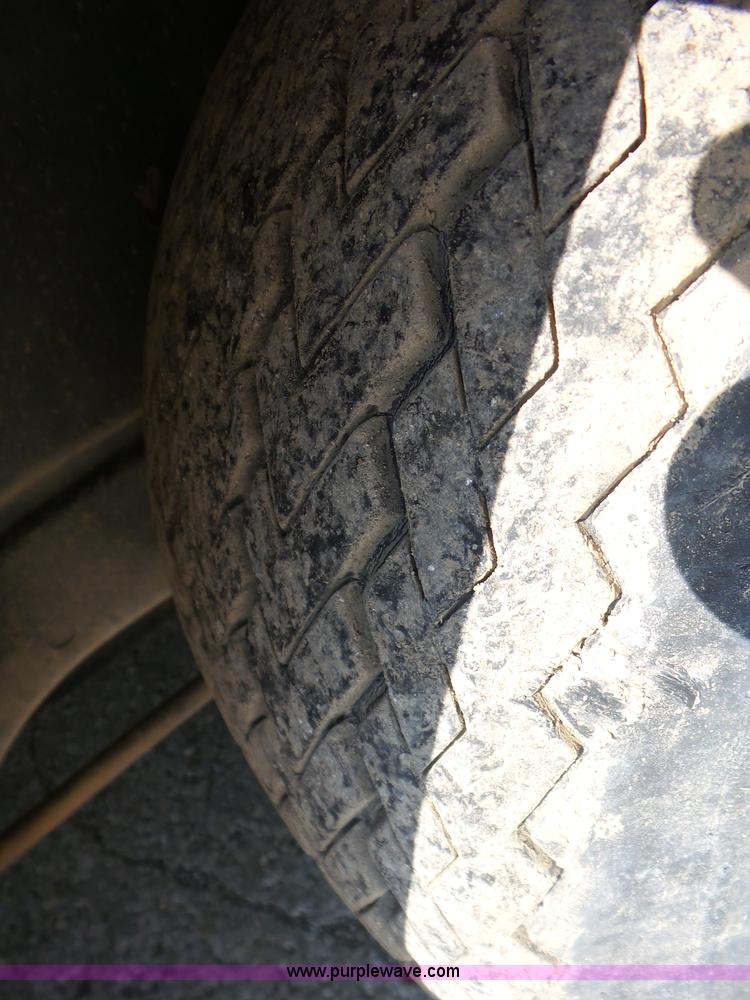 image for item BZ9621 2002 Yamaha G16A golf cart